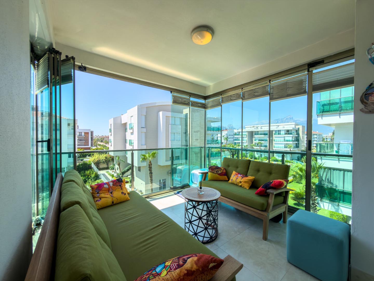 Antalya Konyaaltı Uncalı’da Garden Life Sitesi’nde Satılık Lüks 4+1 Ara Kat Daire